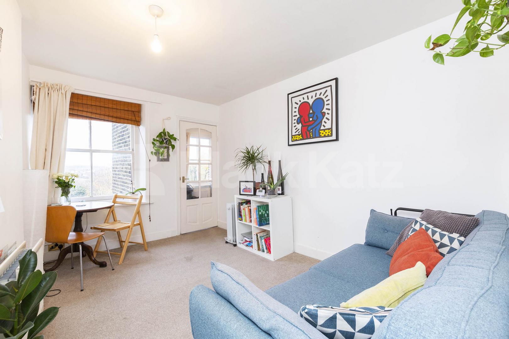 Spacious 2-Bed Flat on Ridge Rd, Crouch End with Stunning Alexandra Views Ridge Road, Crouch End